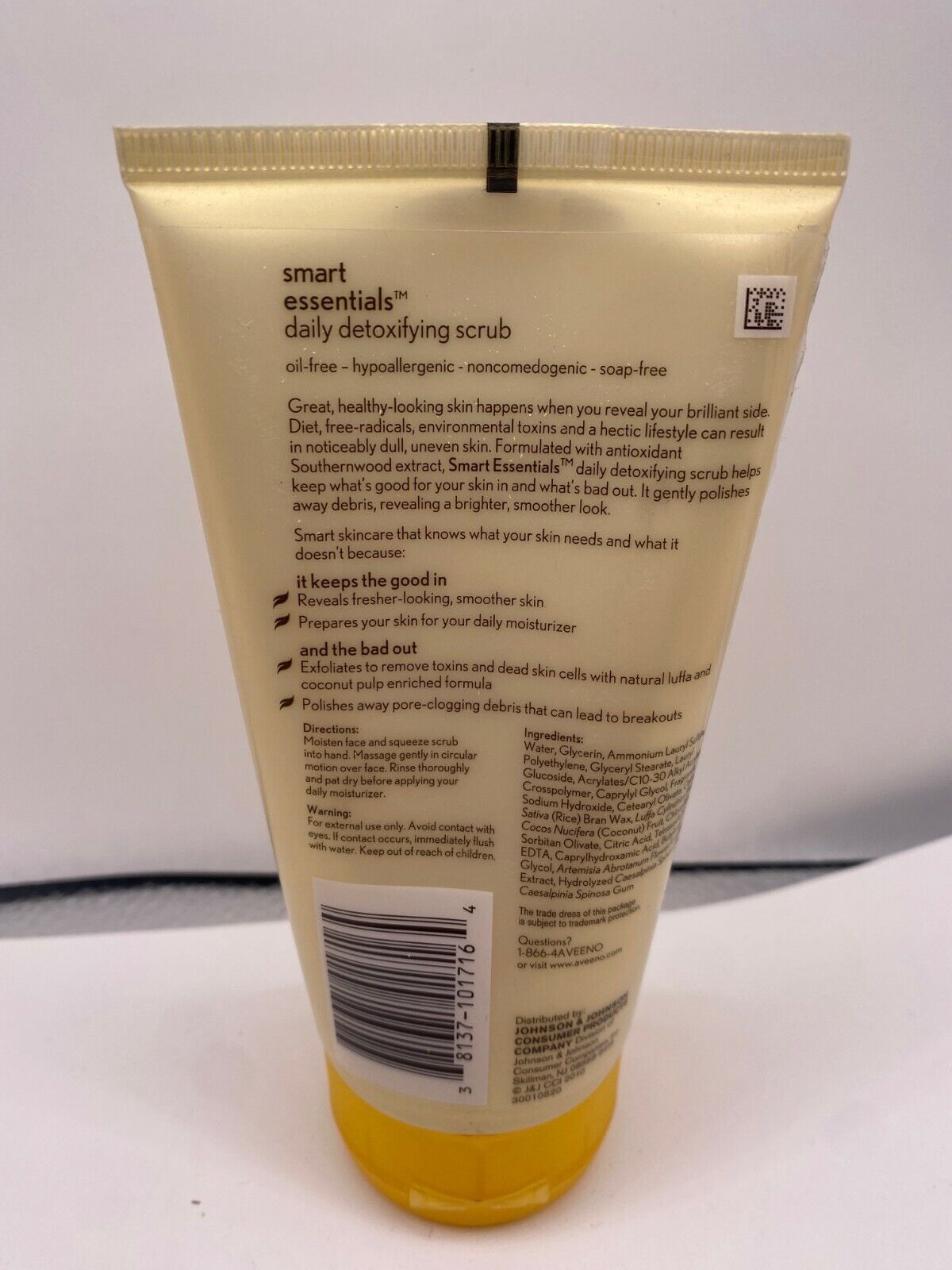 Aveeno Smart Essentials Daily Detoxifying Scrub 5 Oz